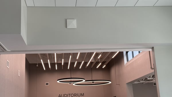 RFVenue_ArcAntennaOnGrayWall_AustinStone